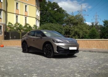 Розмітають електрокросовери: названо найпопулярніші авто в Україні (ТОП-10)