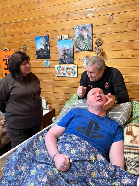 Шосткинські волонтери навідалися в &ldquo;Модричі&rdquo; до пораненого Віталія Шумея