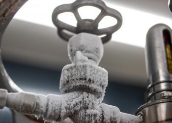 Справитеся і без сантехніка: що робити, якщо замерзла холодна вода в пластиковій трубі