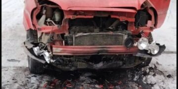 У прокуратурі показали наслідки атаки російського дрона на цивільне авто у Шосткинському районі