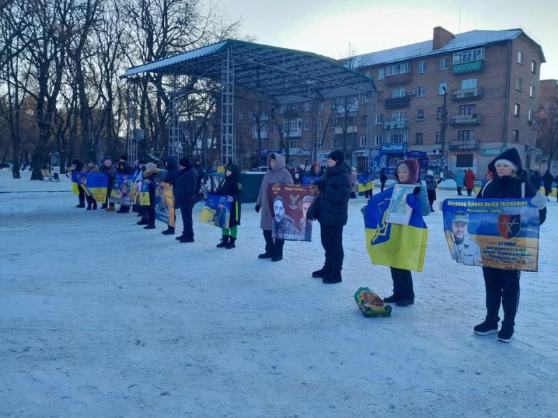 У Ромнах відбулася мирна акція на підтримку українських військовополонених та зниклих безвісти