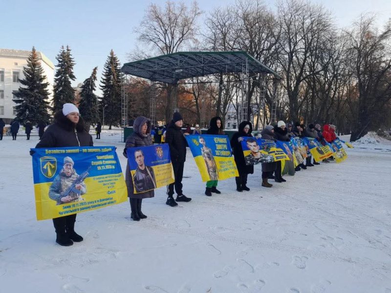 У Ромнах відбулася мирна акція на підтримку українських військовополонених та зниклих безвісти