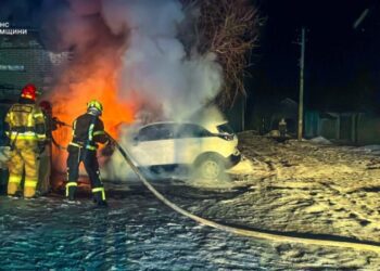 У Ромнах вогнеборці гасили загоряння автомобілів