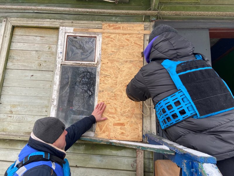 У Шостці жителі 13 домогосподарств, які постраждали від нічного удару по місту, отримали допомогу від “Проліска”