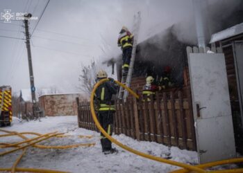 У Сумах рятувальники приборкали пожежу житлового будинку