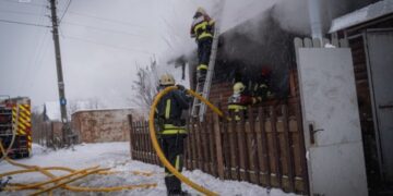 У Сумах рятувальники приборкали пожежу житлового будинку