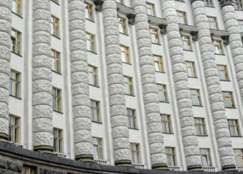 Уряд рекомендував школам перейти на дистанційне навчання або продовжити канікули через погіршення погоди