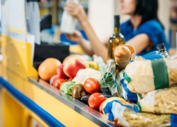 В Україні очікується стрибок цін на базові продукти: експерт розповів, що здорожчає