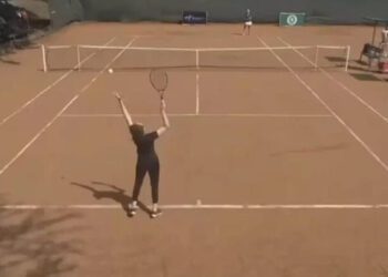 ВІДЕО. Ганьба року: тенісистка, яка зовсім не вміє грати, виступила на ITF