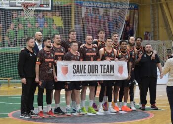 ВІДЕО. Гравці Кривбасу вийшли на матч Суперліги зі спеціальним банером