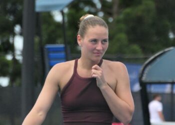 ВІДЕО. В очікуванні суперниці: Костюк провела тренування на кортах Брісбена