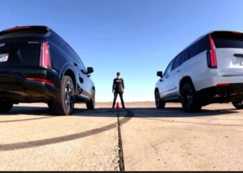 Електричний Escalade проти V8: хто швидший у реальному заїзді (ВІДЕО)