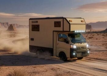 Мініатюрну японську вантажівку перетворили на доступний чотиримісний автодім (ФОТО)