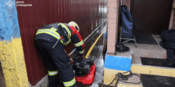 У Сумах та інших містах області рятувальники надають допомогу громадянам, які потерпають через підтоплення