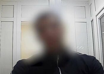 До 10 років ув’язнення засуджено чоловіка, який відібрав у потерпілого сумку з пів мільйона грн готівки у Шостці