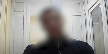 До 10 років ув’язнення засуджено чоловіка, який відібрав у потерпілого сумку з пів мільйона грн готівки у Шостці