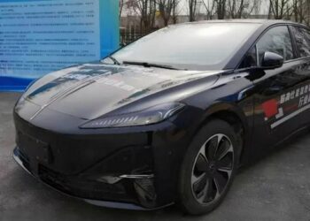 Запас ходу – 1000 км: преміальний конкурент Tesla з Китаю отримав проривну батарею