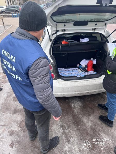 Майже 100 тис грн за оформлення документів для перетину кордону військовозобов&rsquo;язаним &ndash; правоохоронці Сумщині викрили чергову схему