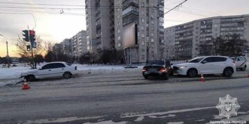 ДТП за участі трьох автомобілів у Сумах: один водій травмований