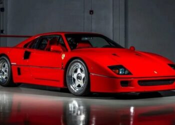 Легендарна капсула часу: із молотка піде найвідоміший Ferrari 90-х у новому стані (ФОТО)