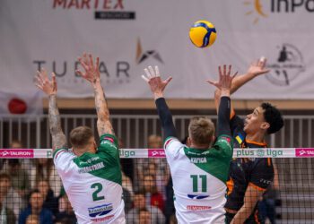 Барком-Кажани з камбеком розбили суперника та стрімко піднялися в таблиці