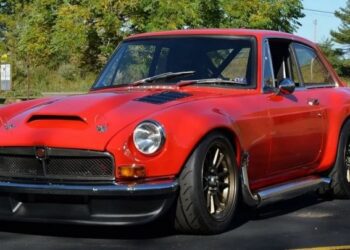 Класика на новий лад: знаменитий британський спорткар 60-х повернули на ринок (ВІДЕО)