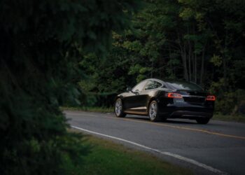 Цей електромобіль настільки вразив експертів, що їм довелося змінити правила дорожніх тестів