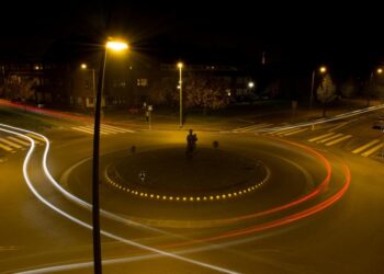 Ця фатальна помилка може призвести до ДТП: як проїжджати перехрестя з круговим рухом