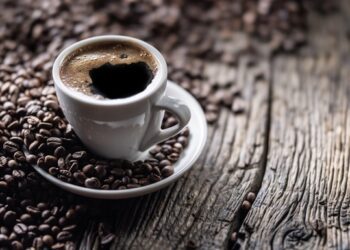 Вчені пов’язали вживання кави з повільнішим старінням мозку
