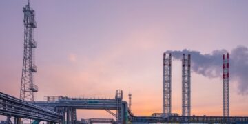 Доходи Росії від енергоресурсів за чотири роки впали на 27% – CREA