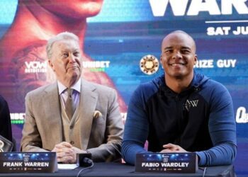 Воррен відзначає, що бій Вордлі та Дюбуа має бути надзвичайним