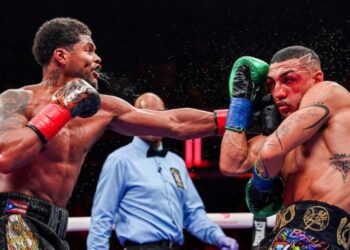 Шакур впевнено переміг Теофімо і забрав титул у першій напівсередній вазі