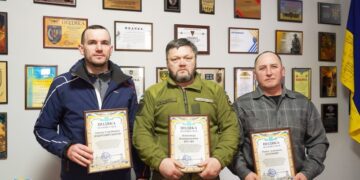 МІСЬКИЙ ГОЛОВА ОХТИРКИ НАГОРОДИВ ТВОРЦІВ КОВЗАНКИ В МІКРОРАЙОНІ ДАЧНИЙ