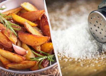 Не на початку, не в кінці: в який момент солять картоплю – тільки так буде смачно