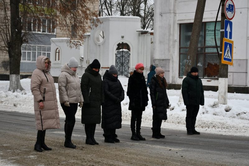Працівники Роменської РВА долучилися до ініціативи зупинки транспорту під час хвилини мовчання