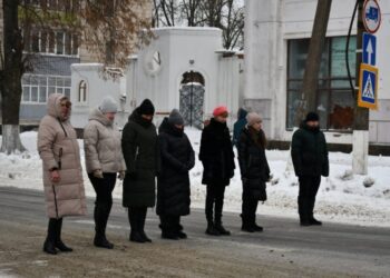 Працівники Роменської РВА долучилися до ініціативи зупинки транспорту під час хвилини мовчання