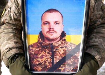 Роменська громада віддала останню шану Захиснику України Олександру Токарю