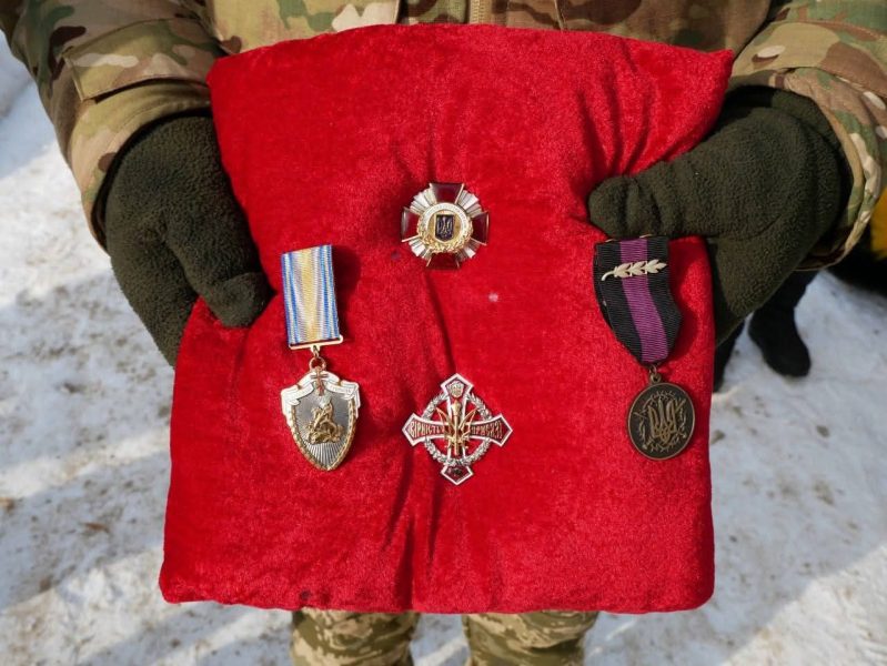 Роменська громада віддала останню шану Захиснику України Олександру Токарю