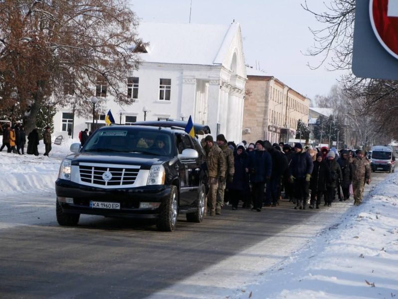 Роменська громада віддала останню шану Захиснику України Олександру Токарю