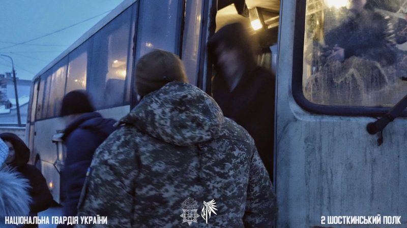 Шосткинські гвардійці долучилися до організації підвозу цивільного населення