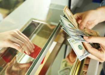 Скільки коштують долар і євро в останній день зими: курс валют 28 лютого