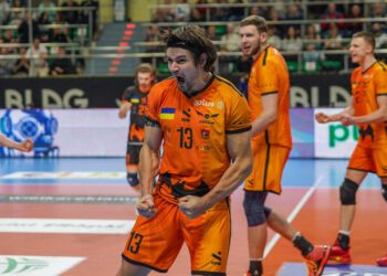 Таблиця ПлюсЛіги. Де Барком-Кажани після сьомої перемоги та фіаско Проєкта