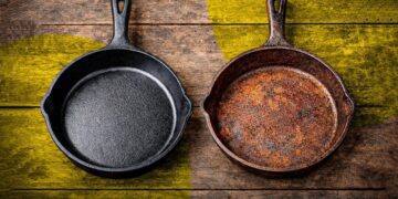 Тільки цим дідівським засобом вдалося відмити стару чавунну сковорідку: про що мова