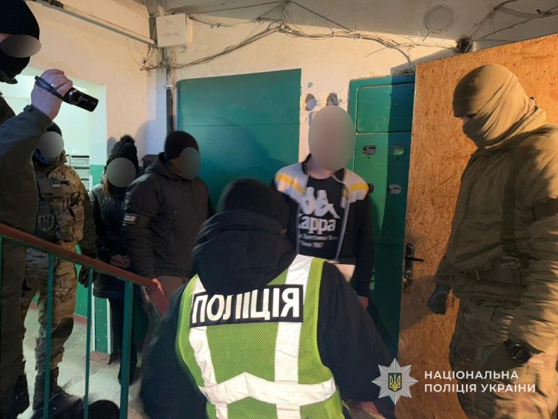 Трьом жителям Сумщини повідомили про підозру за вимагання неіснуючого боргу