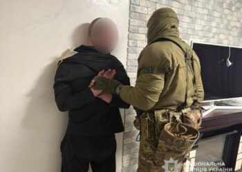 Трьом жителям Сумщини повідомили про підозру за вимагання неіснуючого боргу