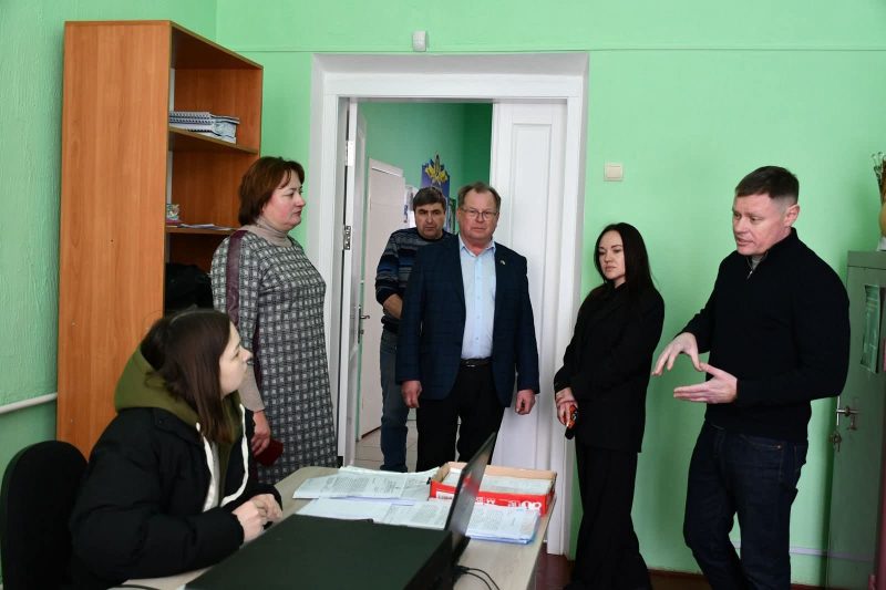 У Хмелівській громаді відкрито робочу станцію з оформлення та видачі паспорта громадянина України та закордонного паспорта на базі ЦНАП