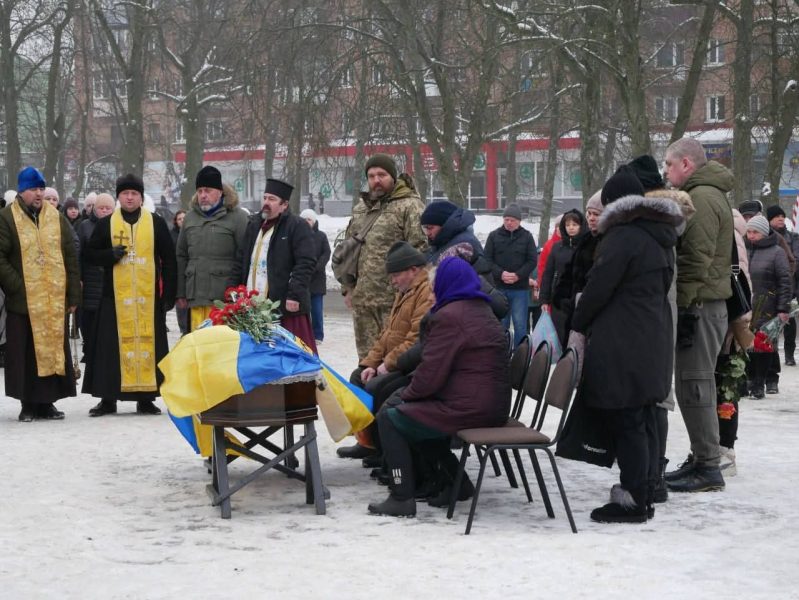 У Ромнах та Андріяшівській громаді попрощалися із загиблим Захисником Олександром Стрижевським
