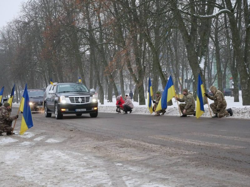 У Ромнах та Андріяшівській громаді попрощалися із загиблим Захисником Олександром Стрижевським