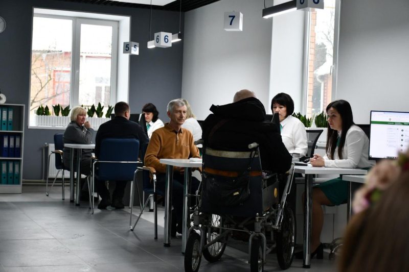 У Ромнах відкрили оновлений інклюзивний сервісний центр Пенсійного фонду