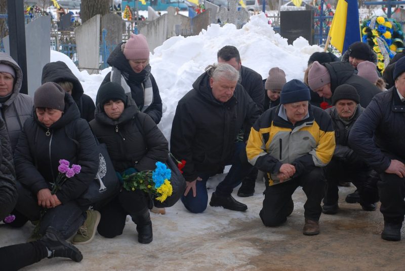 У Шостці провели в останню путь водія ЗСУ Андрія Лакозу